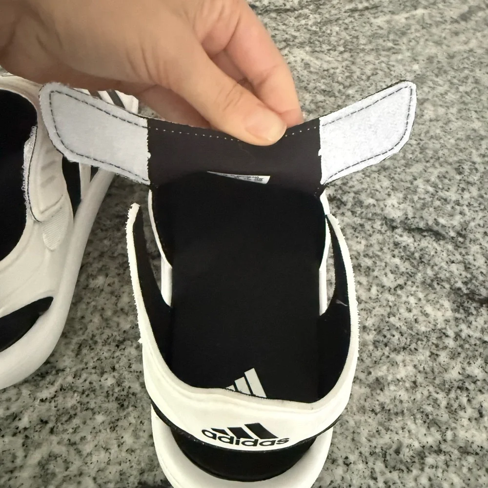 Adidas Kids White and Black Sandals 1Y - Picture 5 of 6